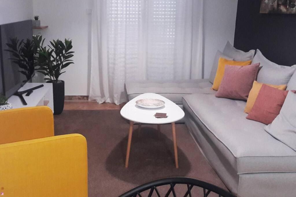 Apartamento Elegant & Charming Apt. In The Hilton Area Atenas Exterior foto