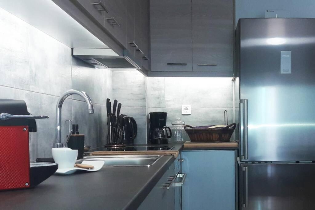 Apartamento Elegant & Charming Apt. In The Hilton Area Atenas Exterior foto