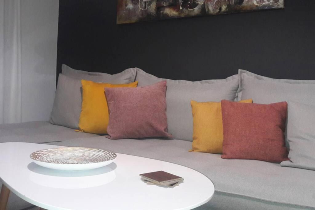 Apartamento Elegant & Charming Apt. In The Hilton Area Atenas Exterior foto