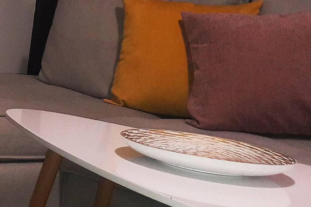 Apartamento Elegant & Charming Apt. In The Hilton Area Atenas Exterior foto